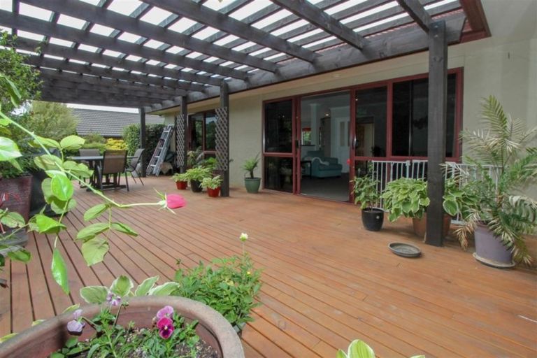 Photo of property in 17 Frame Place, Owhata, Rotorua, 3010