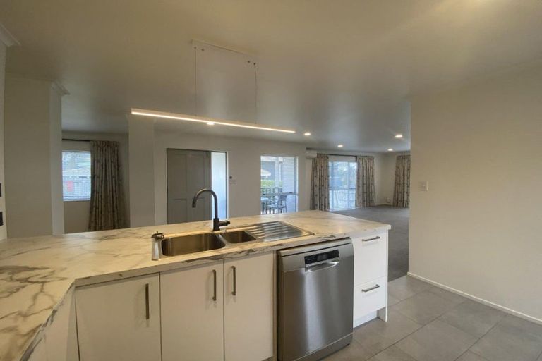 Photo of property in 30 Bay Street, Red Beach, 0932