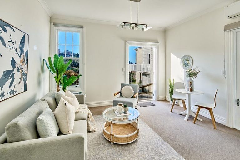 Photo of property in 32 Maarama Crescent, Aro Valley, Wellington, 6021