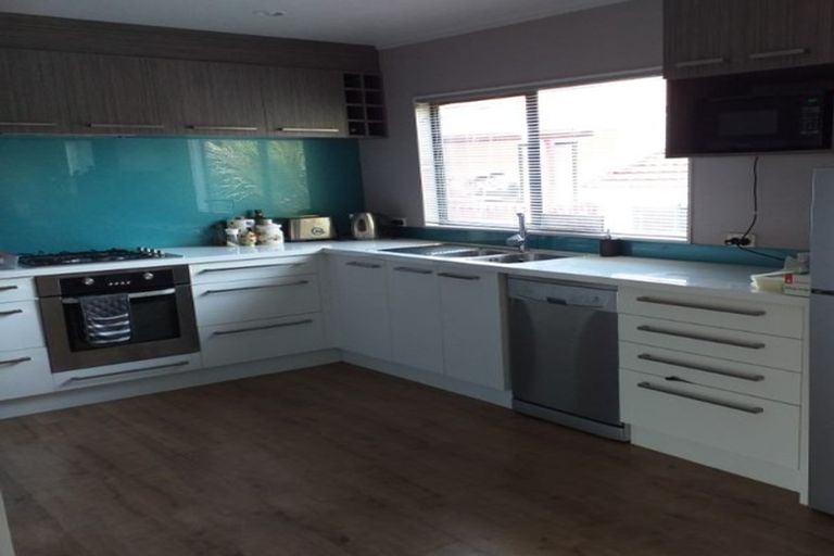 Photo of property in 11 Longview Rise, Massey, Auckland, 0614