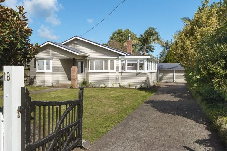 Photo of property in 18 Racecourse Road, Waiuku, 2123