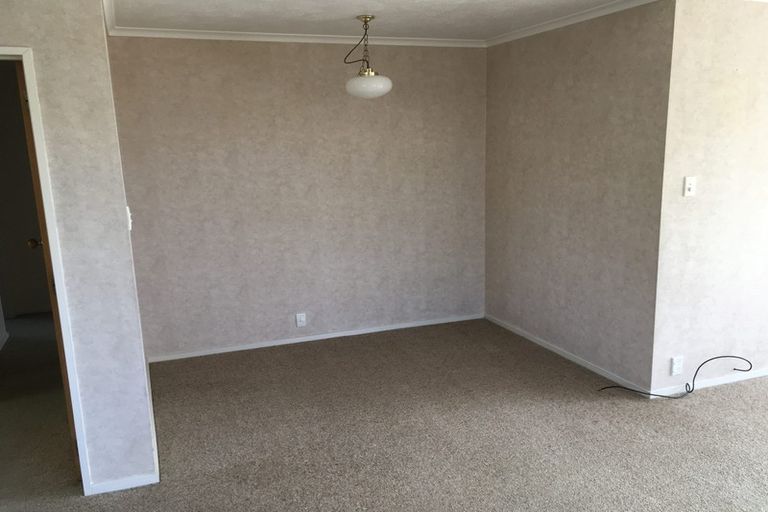 Photo of property in 18 Sheraton Place, Redwood, Christchurch, 8051