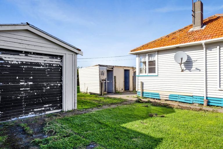 Photo of property in 2 Waihi Road, Hawera, 4610