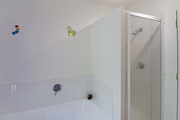 Photo of property in 15a Waru Street, Khandallah, Wellington, 6035