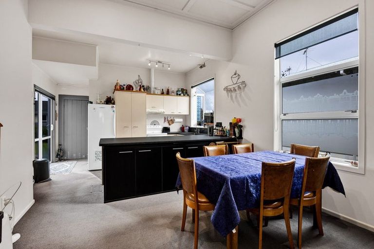 Photo of property in 39 Victoria Street, Hawera, 4610