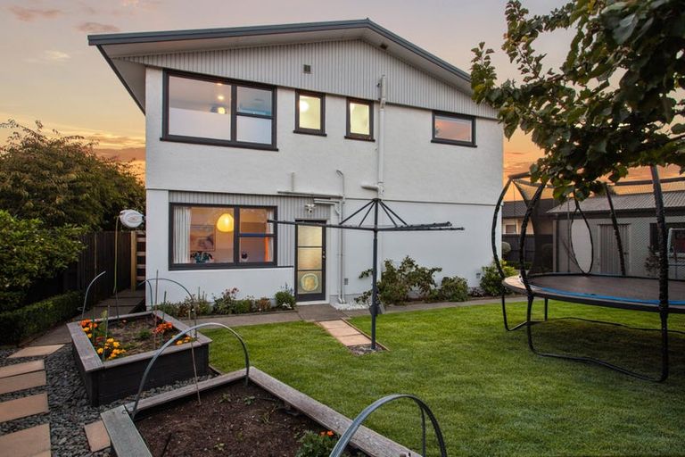Photo of property in 21 Woodstock Place, Russley, Christchurch, 8042