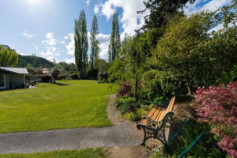 Photo of property in 48 Paraekaretu Street, Hunterville, 4730