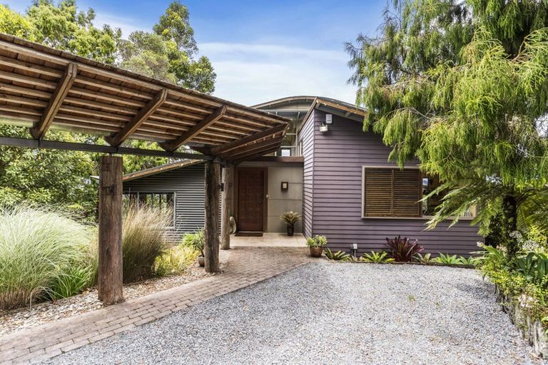 Photo of property in 318 Forest Road, Waiatarua, Auckland, 0612