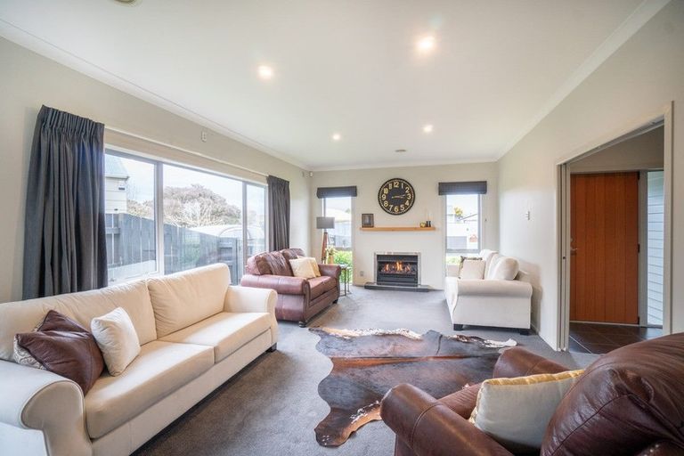 Photo of property in 3 Peppertree Glade, Kelvin Grove, Palmerston North, 4414