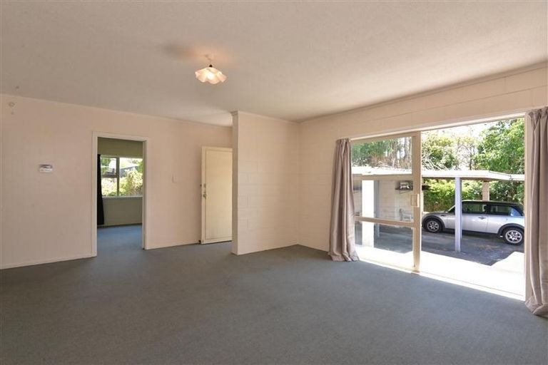 Photo of property in 2 Konini Road, Titirangi, Auckland, 0604