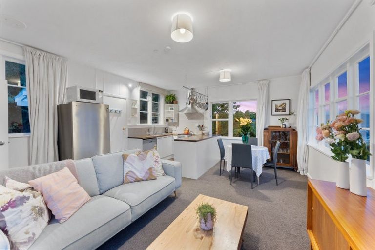 Photo of property in 25 Singers Road, Korokoro, Lower Hutt, 5012