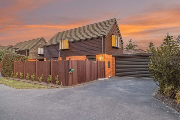 Photo of property in 12/415 Mairehau Road, Parklands, Christchurch, 8083