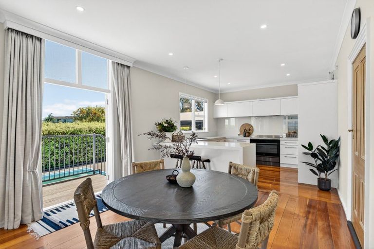 Photo of property in 9 Cobden Crescent, Bluff Hill, Napier, 4110