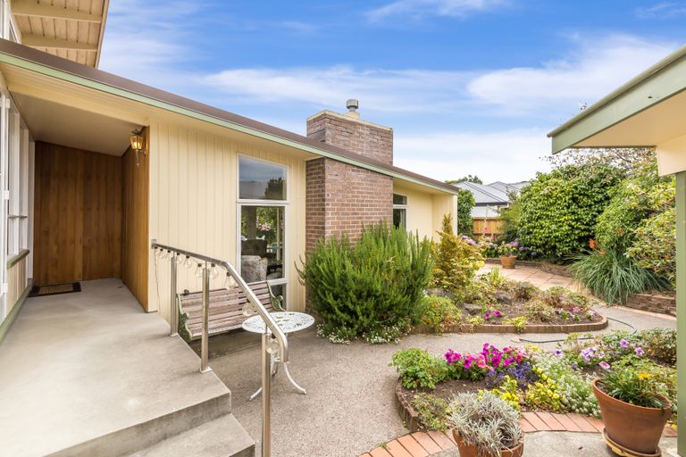 Photo of property in 20 Derrett Place, Saint Martins, Christchurch, 8022