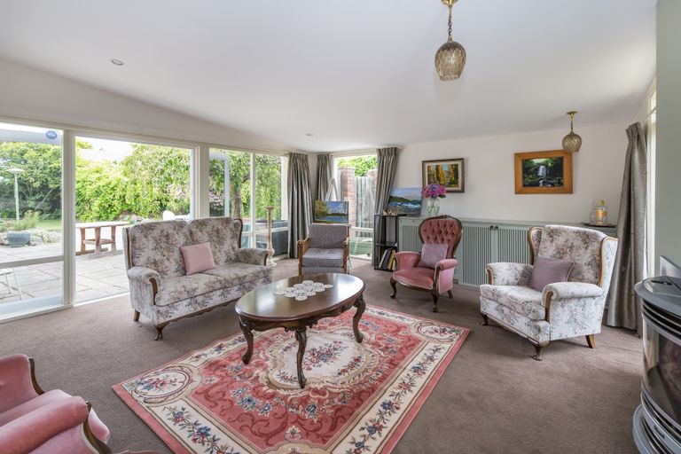 Photo of property in 20 Derrett Place, Saint Martins, Christchurch, 8022