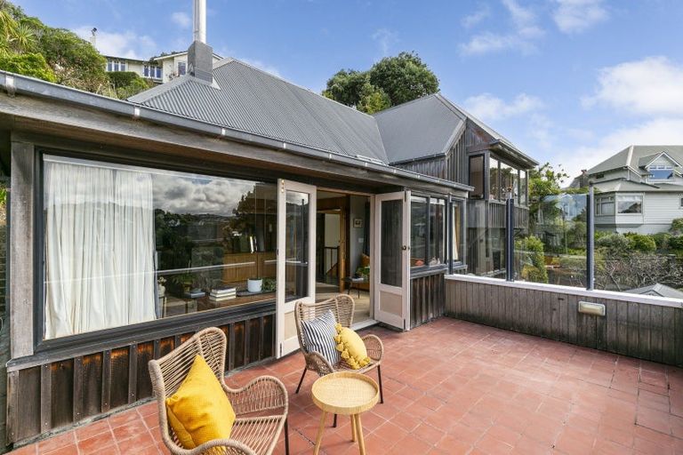 Photo of property in 31 Wadestown Road, Wadestown, Wellington, 6012