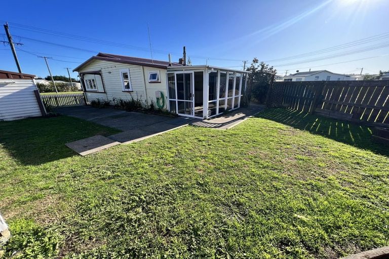 Photo of property in 19 Nash Parade, Foxton Beach, Foxton, 4815