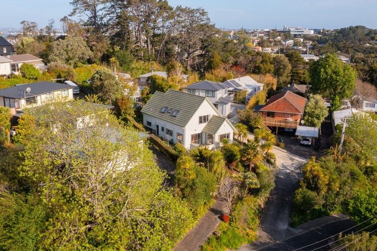 Photo of property in 1/12 Coroglen Avenue, Birkenhead, Auckland, 0626