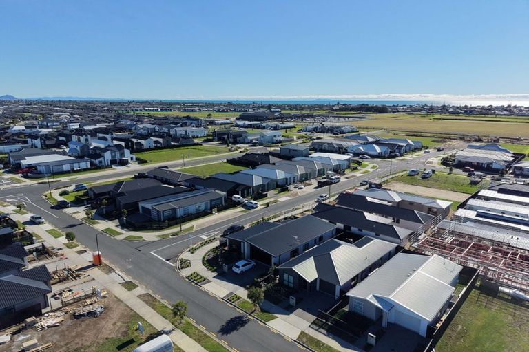 Photo of property in 8 Rockefeller Street, Papamoa, 3118