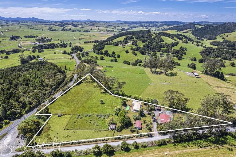 Photo of property in 1610 Paparoa-oakleigh Road, Taipuha, Paparoa, 0571
