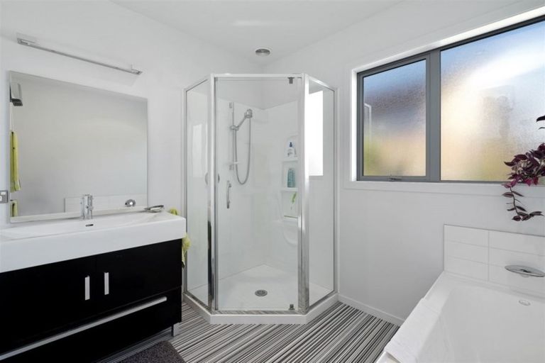 Photo of property in 5 Mohua Mews, Wanaka, 9305