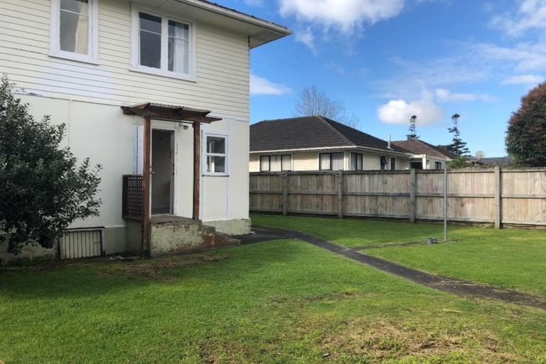 Photo of property in 42 Durham Street, Te Atatu Peninsula, Auckland, 0610