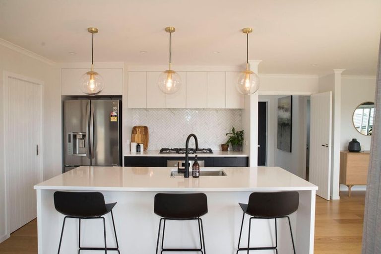 Photo of property in 8 Roundhouse Close, Whitby, Porirua, 5024