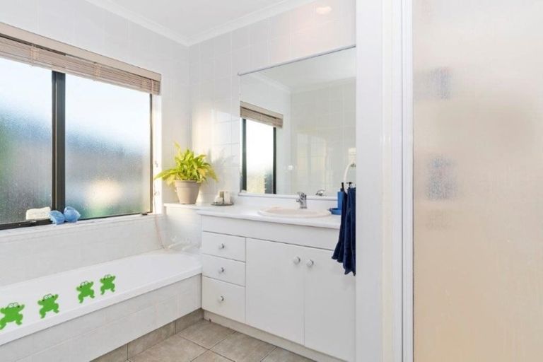 Photo of property in 1 Kochia Avenue, Pyes Pa, Tauranga, 3112