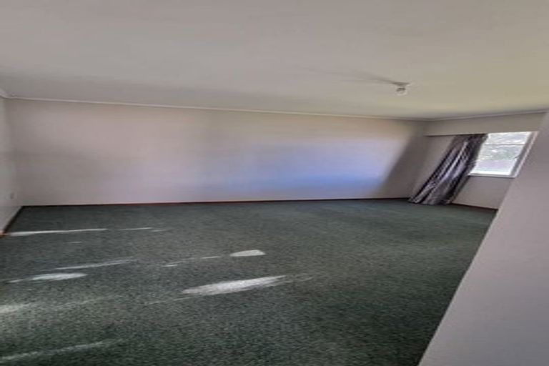 Photo of property in 27 Dale Crescent, Pakuranga, Auckland, 2010