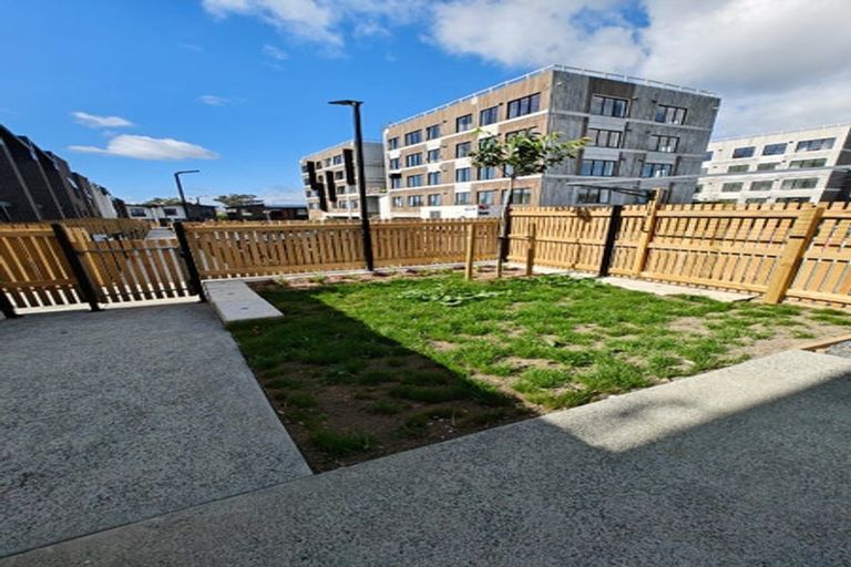 Photo of property in 4 Rauemi Way, Te Atatu South, Auckland, 0610