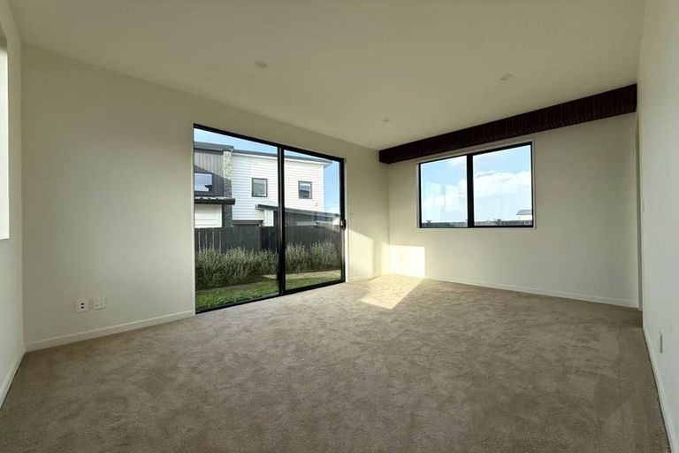 Photo of property in 43 Evergreen Parade, Rosehill, Papakura, 2113