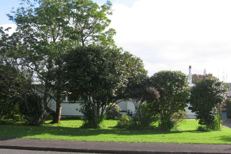 Photo of property in 3 River Road, Te Atatu Peninsula, Auckland, 0610