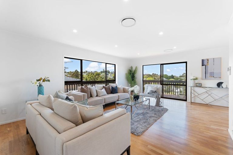 Photo of property in 23 Ravenwood Drive, Forrest Hill, Auckland, 0620