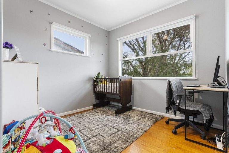 Photo of property in 1/17 Crystal Avenue, Glendene, Auckland, 0602