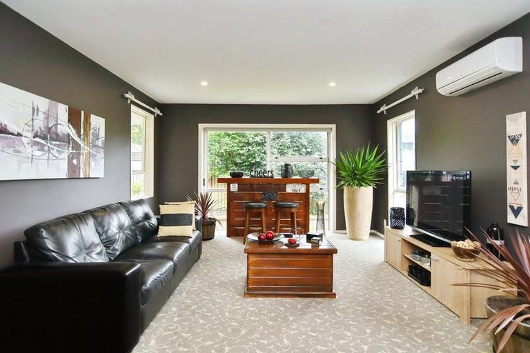 Photo of property in 27 Heathglen Avenue, Parklands, Christchurch, 8083