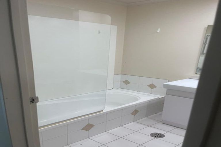 Photo of property in 24 Chapel Road, Flat Bush, Auckland, 2019