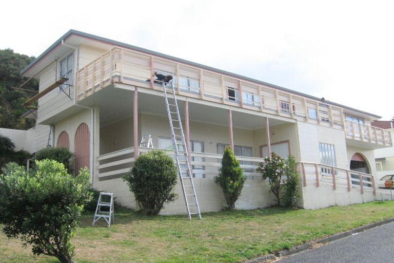 Photo of property in 99 Akaroa Drive, Maupuia, Wellington, 6022