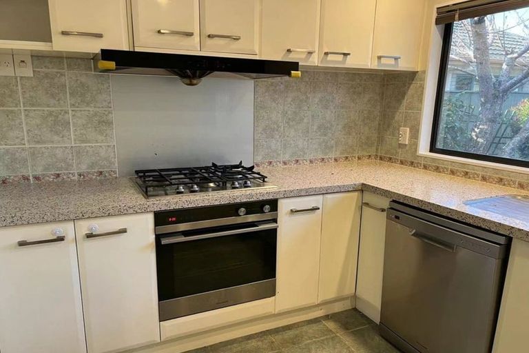 Photo of property in 16 Middlefield Drive, East Tamaki Heights, Auckland, 2016