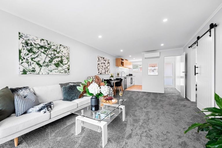 Photo of property in 52d Whites Line West, Woburn, Lower Hutt, 5010