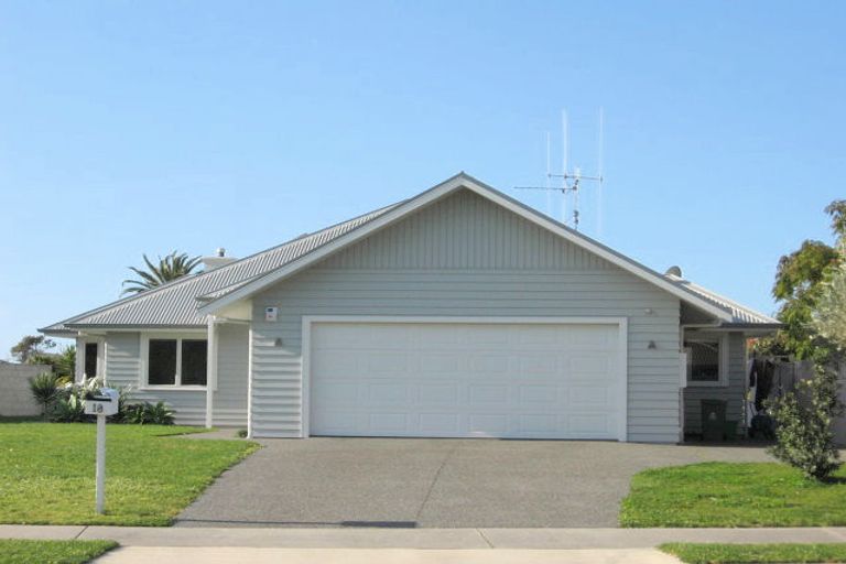 Photo of property in 18 Sovereign Drive, Papamoa Beach, Papamoa, 3118