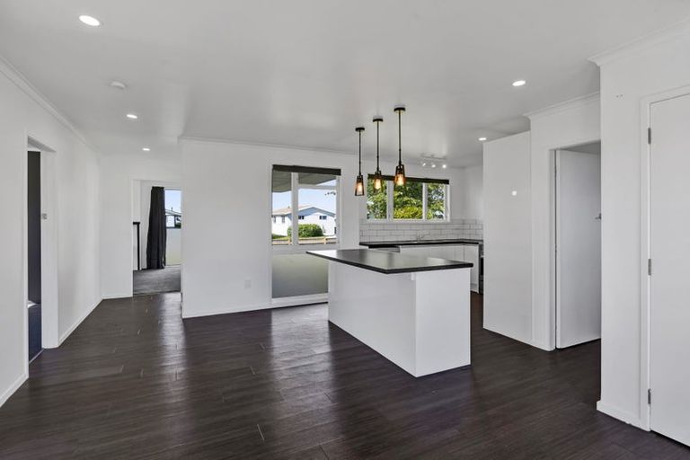 Photo of property in 37 Kamahi Avenue, Hawera, 4610