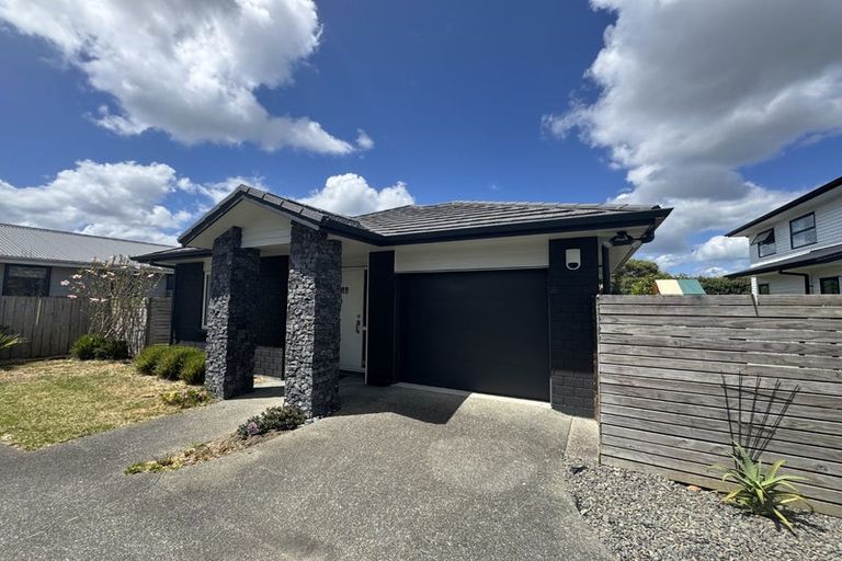 Photo of property in 18 Marie Costello Way, Beach Haven, Auckland, 0626