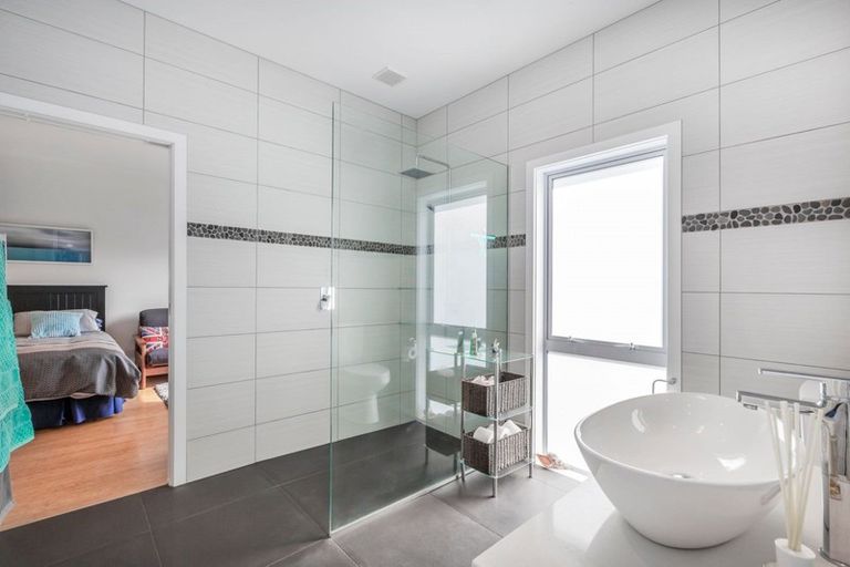 Photo of property in 9 Ships Cove, Whitby, Porirua, 5024