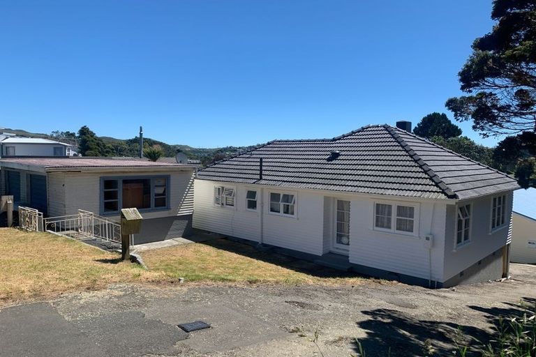 Photo of property in 49 Lyndfield Lane, Newlands, Wellington, 6037