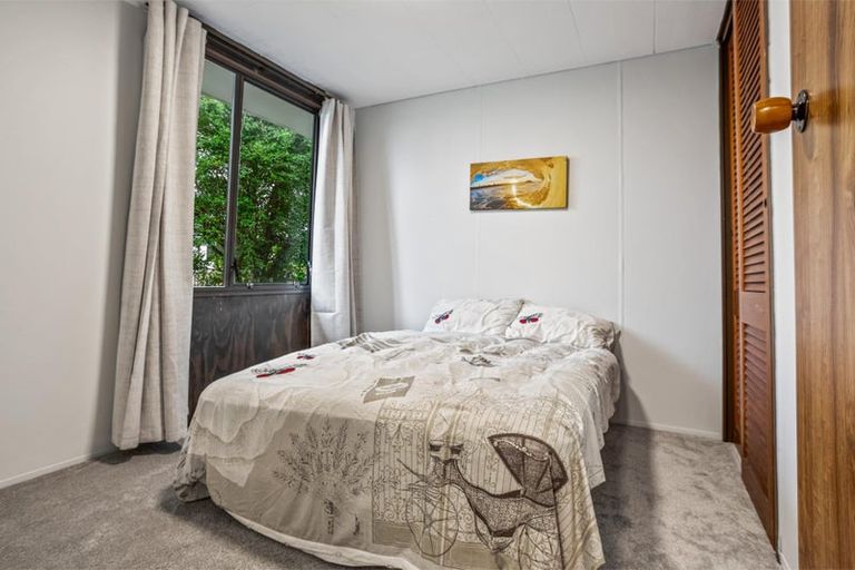 Photo of property in 2/5 Compass Place, Te Atatu Peninsula, Auckland, 0610