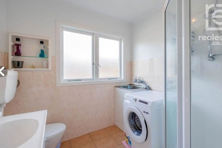 Photo of property in 2/18 Fowler Street, Northcote, Auckland, 0627