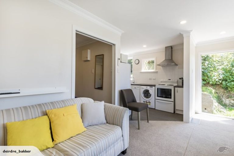 Photo of property in 2 Kopiko Way, Brooklyn, Wellington, 6021