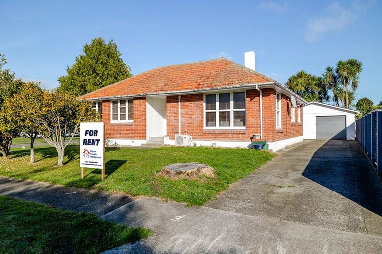 Photo of property in 27 Crewe Crescent, Hokowhitu, Palmerston North, 4410