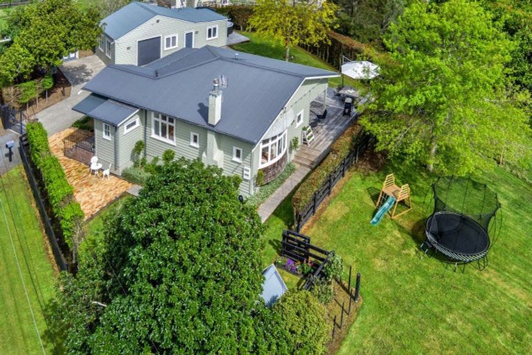 Photo of property in 17 Griggs Road, Whitford, Howick, 2571