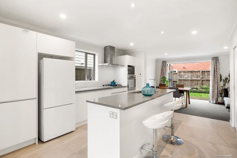 Photo of property in 30 Sorrel Crescent, Bucklands Beach, Auckland, 2012
